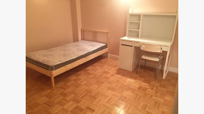 近多大UTSC独立屋半地下室出租